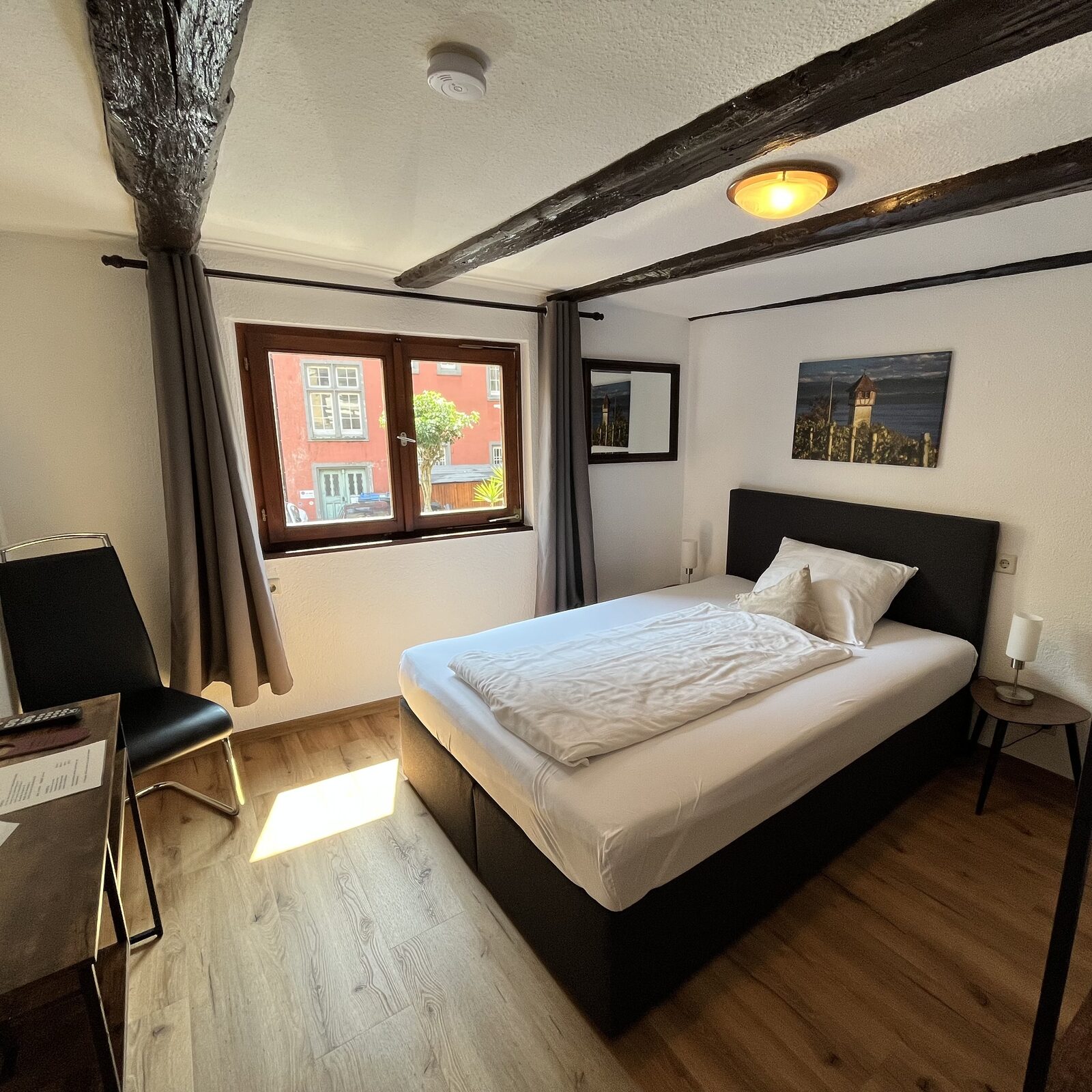 Kleines Doppelzimmer mit Innenhofsicht