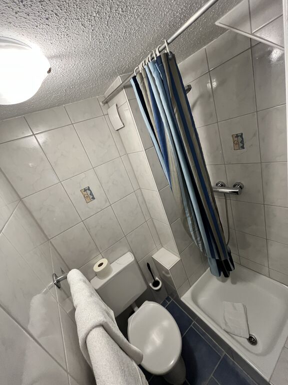 Standard Doppelzimmer, Badezimmer