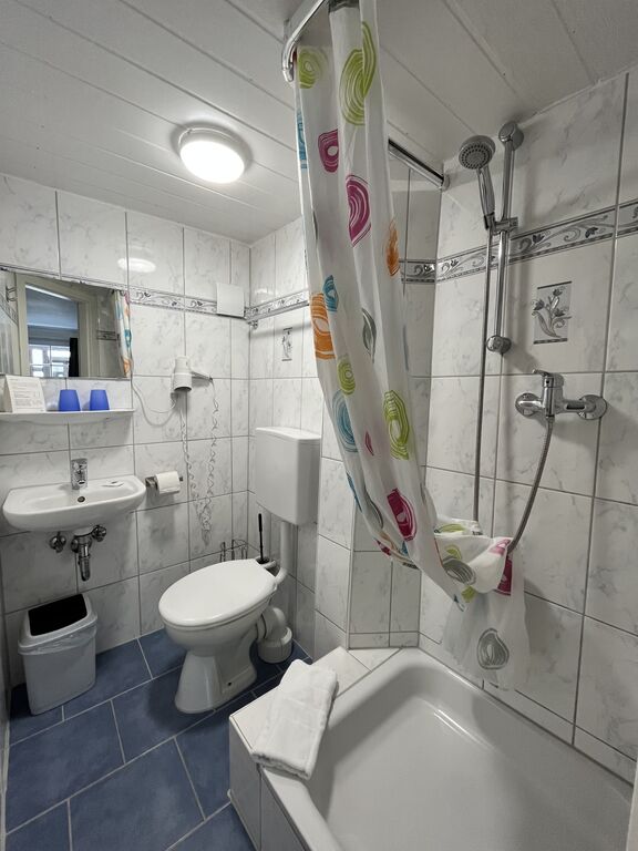 Standard Doppelzimmer, Badezimmer